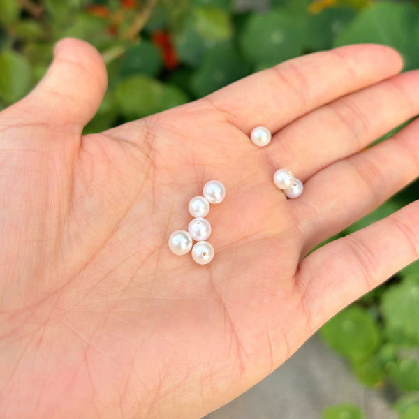 4pcs Natural AAAA Grade High Luster Half Drilled Round Pearls Beads, White Cultured Freshwater Pearls, 5-6mm, Hole ID 0.85mm, PH4-56
