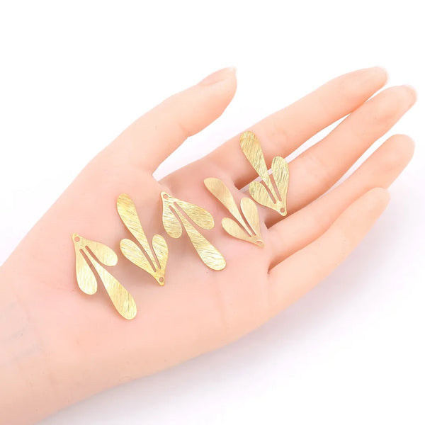 20pcs Brushed Raw Brass Large 3-Petal Leaf Pendant Drop, 36mm, Unplated/Uncoated, CF-B5