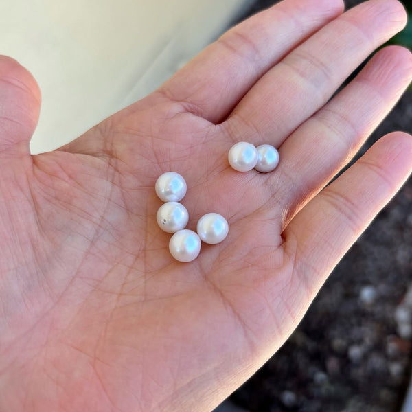4pcs Natural AAA Grade High Luster Half Drilled Round Pearls Beads, White Cultured Freshwater Pearls, 7-8mm, Hole ID 0.9mm, PH3-78