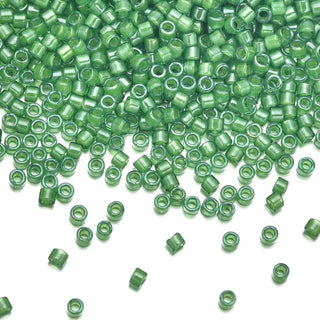 30g Miyuki Delica 11/0 Seed Beads Lime Green-Lined Luster Kelly Green DB274