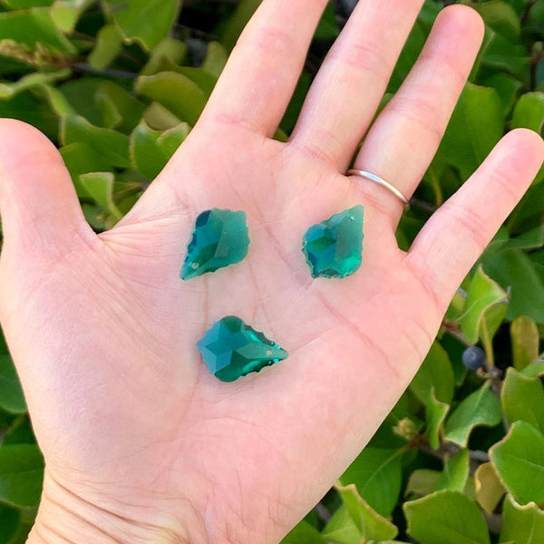 20pcs Creative Club Faceted Crystal Glass Baroque Chandelier Pendant Drops, May Emerald Green Birthstone, 22x13mm Large, Hole ID 1mm, CCF-24