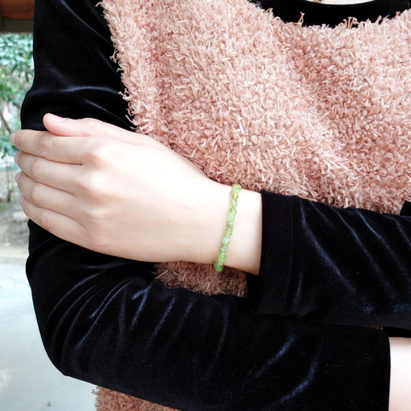 1 Strand Stretch Natural Green Peridot Free Form Gemstone Bracelet, 5-8mm Small Beads, Length Selections: 7 inch/7.5 inch