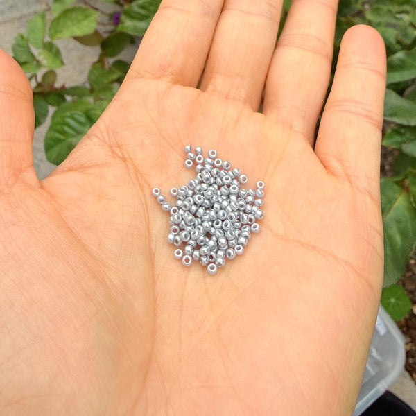 25g Miyuki Rocaille 11/0 Round Seed Beads Opaque Luster Ghost Grey RR-443