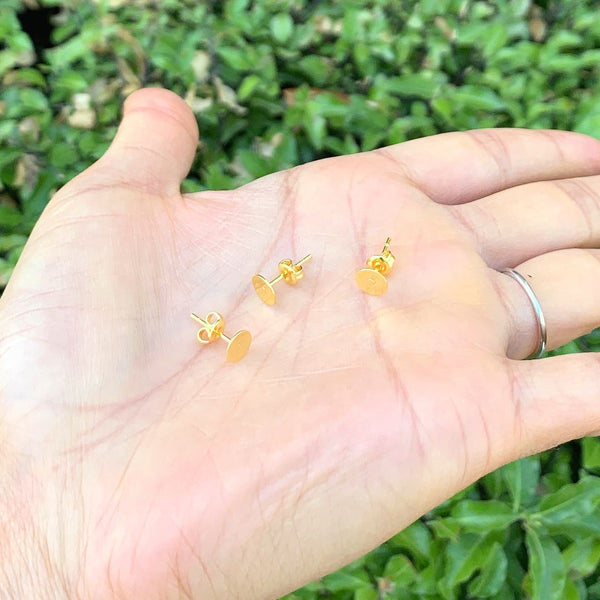 100pcs Earring Posts Glue On Settings, with 100pcs Earring Backs, 18K Yellow Gold Plated Brass, Flat Board Size Selections: 3mm/4mm/6mm/8mm