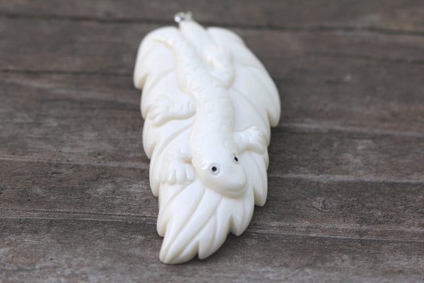 1pc Beautiful Lizard on Leaf Hand Carved White Buffalo Bone Drop Pendant, Symbol of Strength Prosperity Pendant, with Sterling Silver Bail, 2 Inch, BP-64