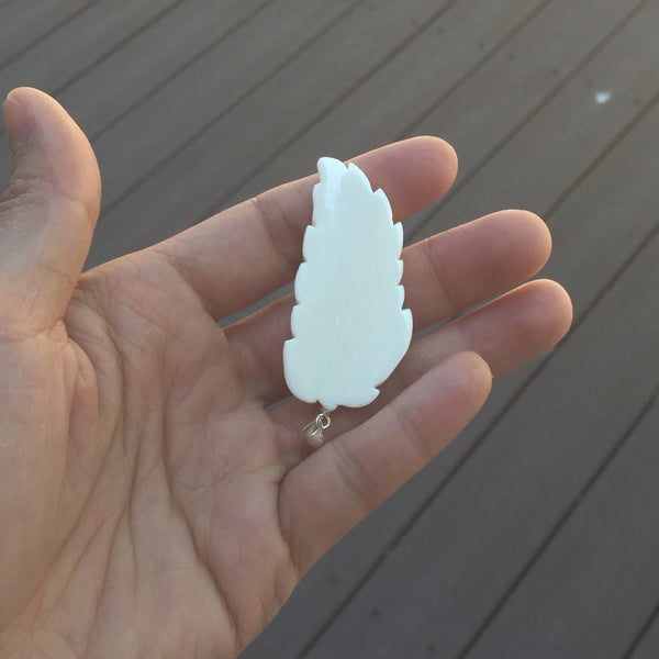 1pc Beautiful Lizard on Leaf Hand Carved White Buffalo Bone Drop Pendant, Symbol of Strength Prosperity Pendant, with Sterling Silver Bail, 2 Inch, BP-64