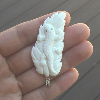 1pc Beautiful Lizard on Leaf Hand Carved White Buffalo Bone Drop Pendant, Symbol of Strength Prosperity Pendant, with Sterling Silver Bail, 2 Inch, BP-64