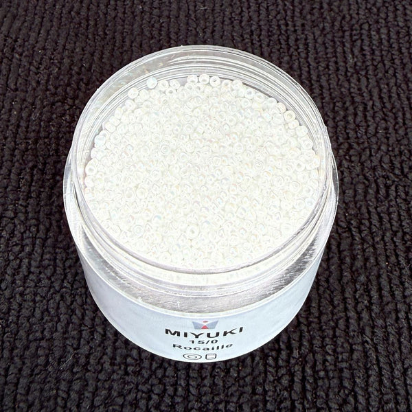 25g Miyuki Rocaille 15/0 Round Seed Beads Opaque Rainbow Chalk White RR-471