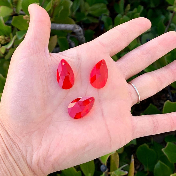 20pcs Creative Club Faceted Crystal Glass Pear Chandelier Pendant Drops, July Light Siam Red Birthstone, 22x13mm Large, Hole ID 1mm, CCE-6