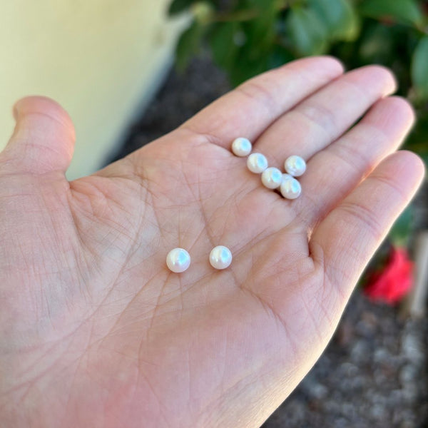 4pcs Natural AAA Grade High Luster Half Drilled Round Pearls Beads, White Cultured Freshwater Pearls, 5-6mm, Hole ID 0.85mm, PH3-56