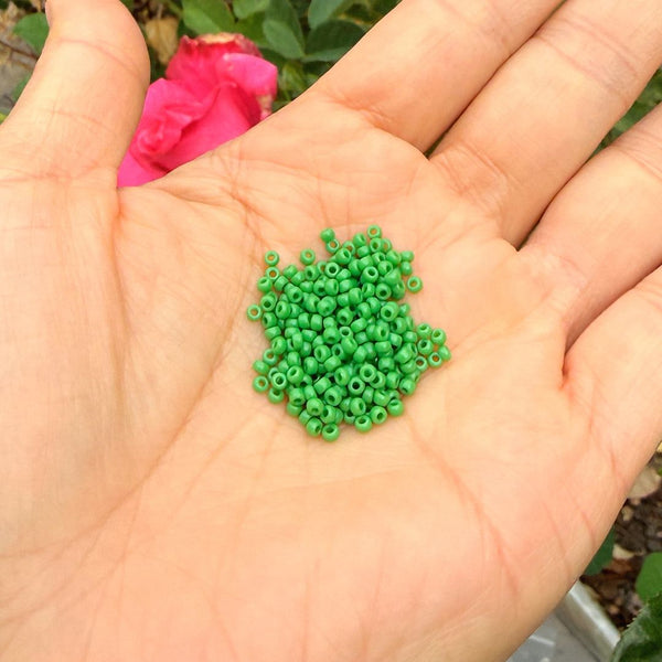 25g Miyuki Rocaille 11/0 Round Seed Beads Opaque Green RR-411