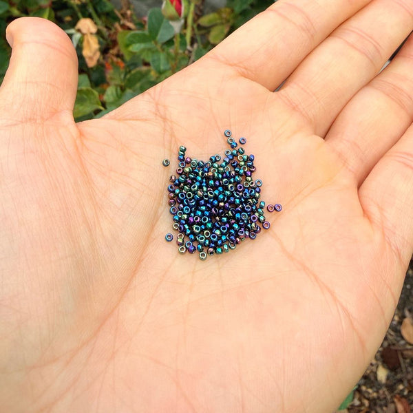 25g Miyuki Rocaille 15/0 Round Seed Beads Opaque Rainbow Black RR-455