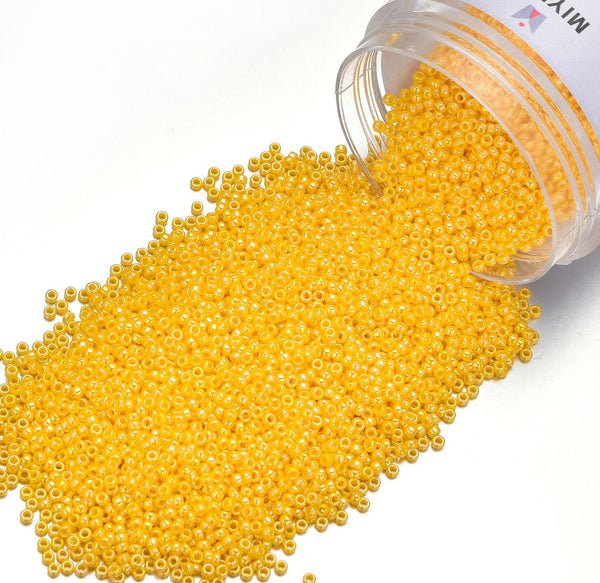 25g Miyuki Rocaille 15/0 Round Seed Beads Opaque Luster Canary RR-422D