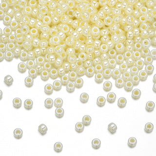25g Miyuki Rocaille 8/0 Seed Beads Opaque Butter Cream Alabaster RR-527
