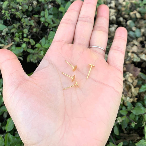 10 Pairs 925 Sterling Silver Earring Posts, Real 18K Yellow Gold Plated, Glue On Flat Board, 20pcs Plastic Earring Backs, Flat Board Selections: 3/4/6/8mm